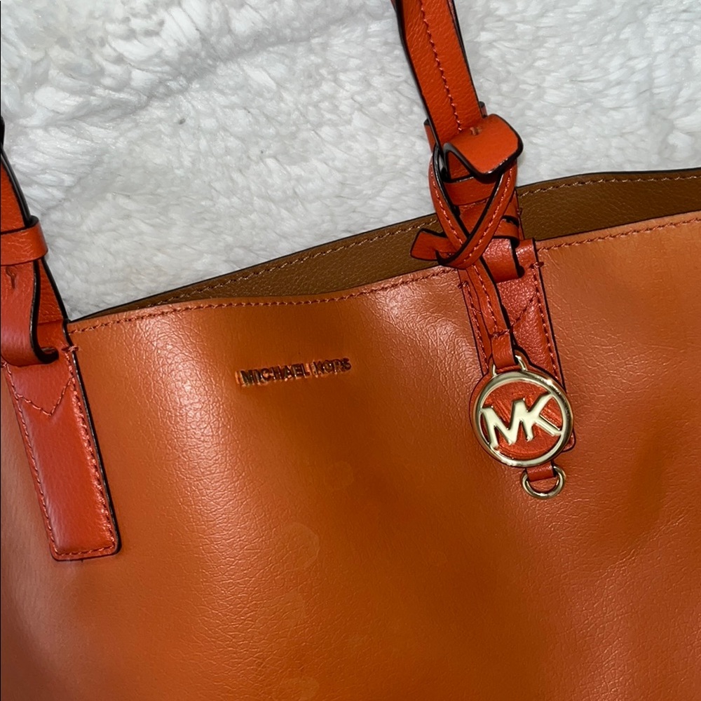 Michael Kors Tan Leather Tote Versatile and Timeless - Picture 5 of 5